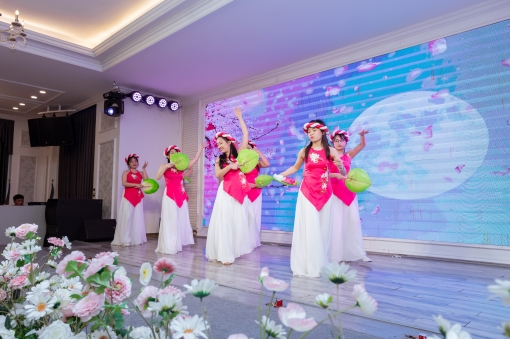 Múa quạt truyền thống Việt Nam tại Hùng Dương